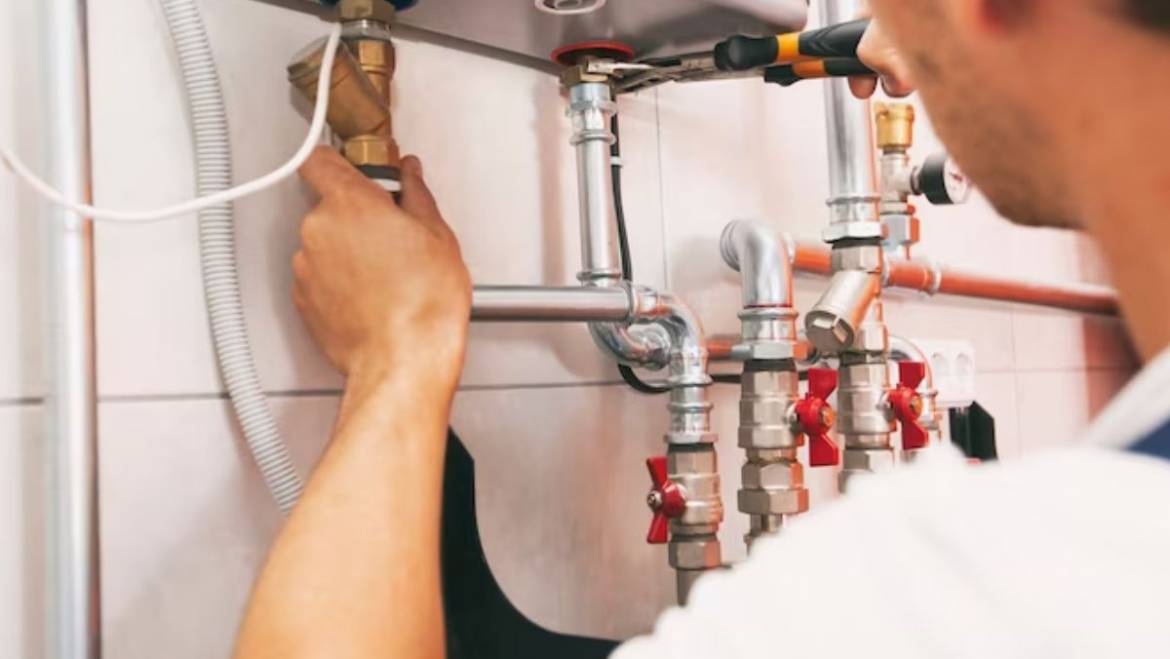 The Pros of Hiring an Emergency Commercial Plumber